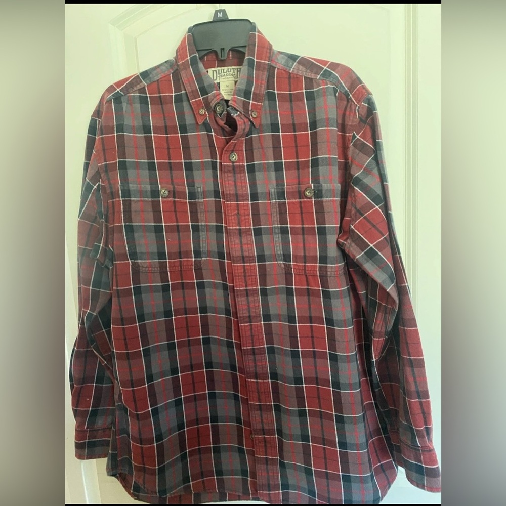 Duluth Trading Men’s Size M Plaid Deep Burgundy Gray Black Flannel Shirt.